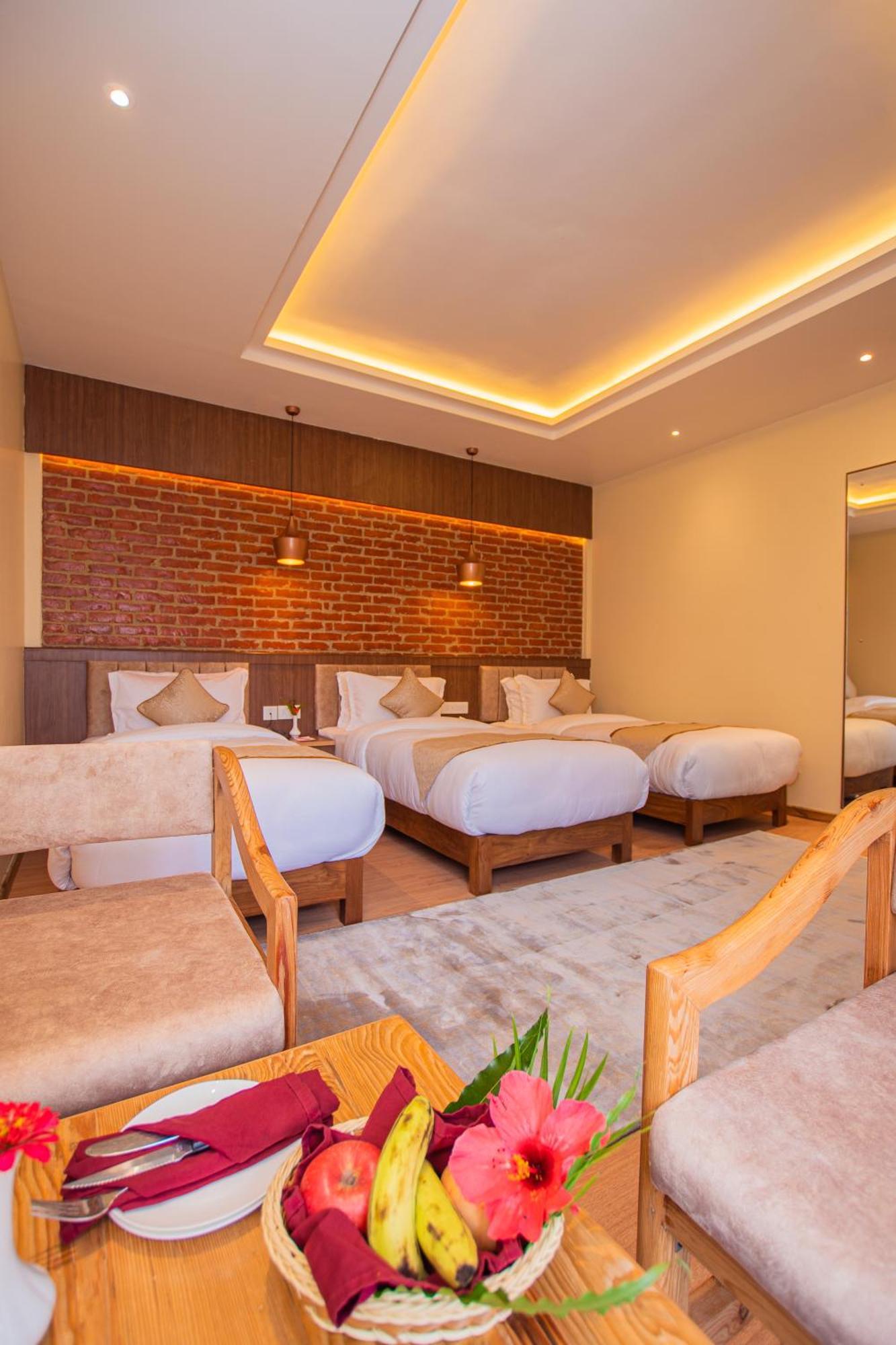 Temple Himalaya Hotel & Spa Pokhara Exterior photo