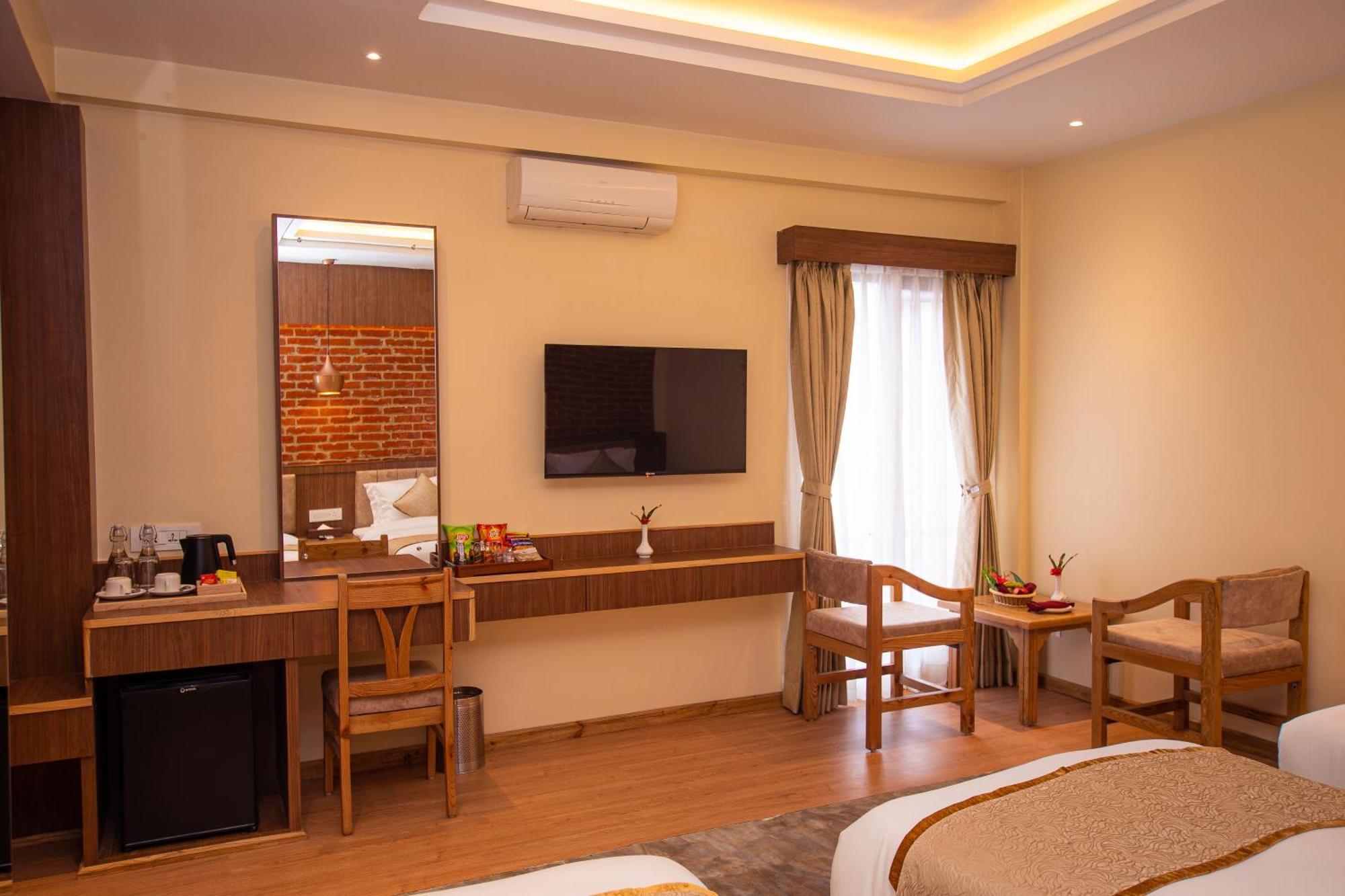 Temple Himalaya Hotel & Spa Pokhara Exterior photo