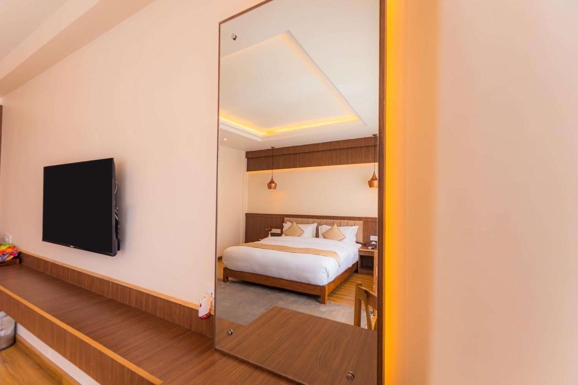 Temple Himalaya Hotel & Spa Pokhara Exterior photo