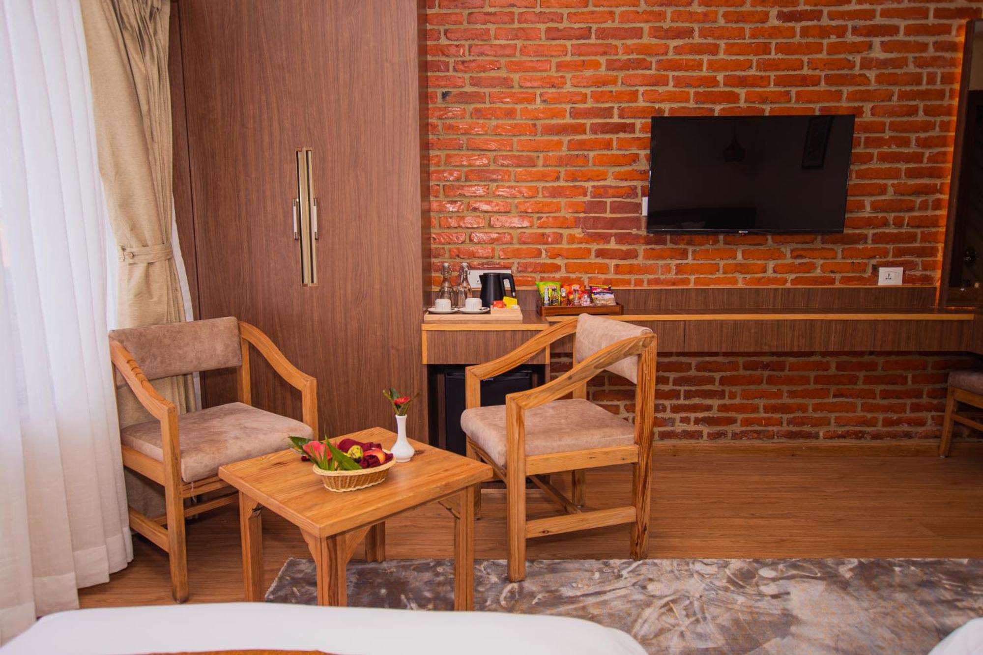 Temple Himalaya Hotel & Spa Pokhara Exterior photo