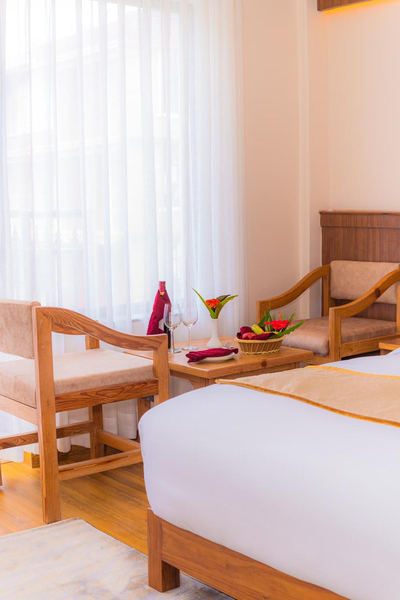 Temple Himalaya Hotel & Spa Pokhara Exterior photo