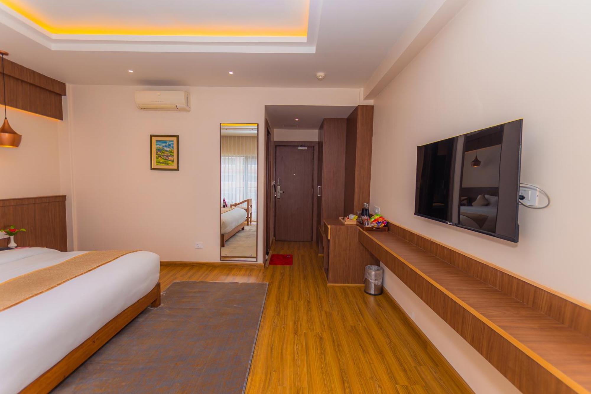 Temple Himalaya Hotel & Spa Pokhara Exterior photo