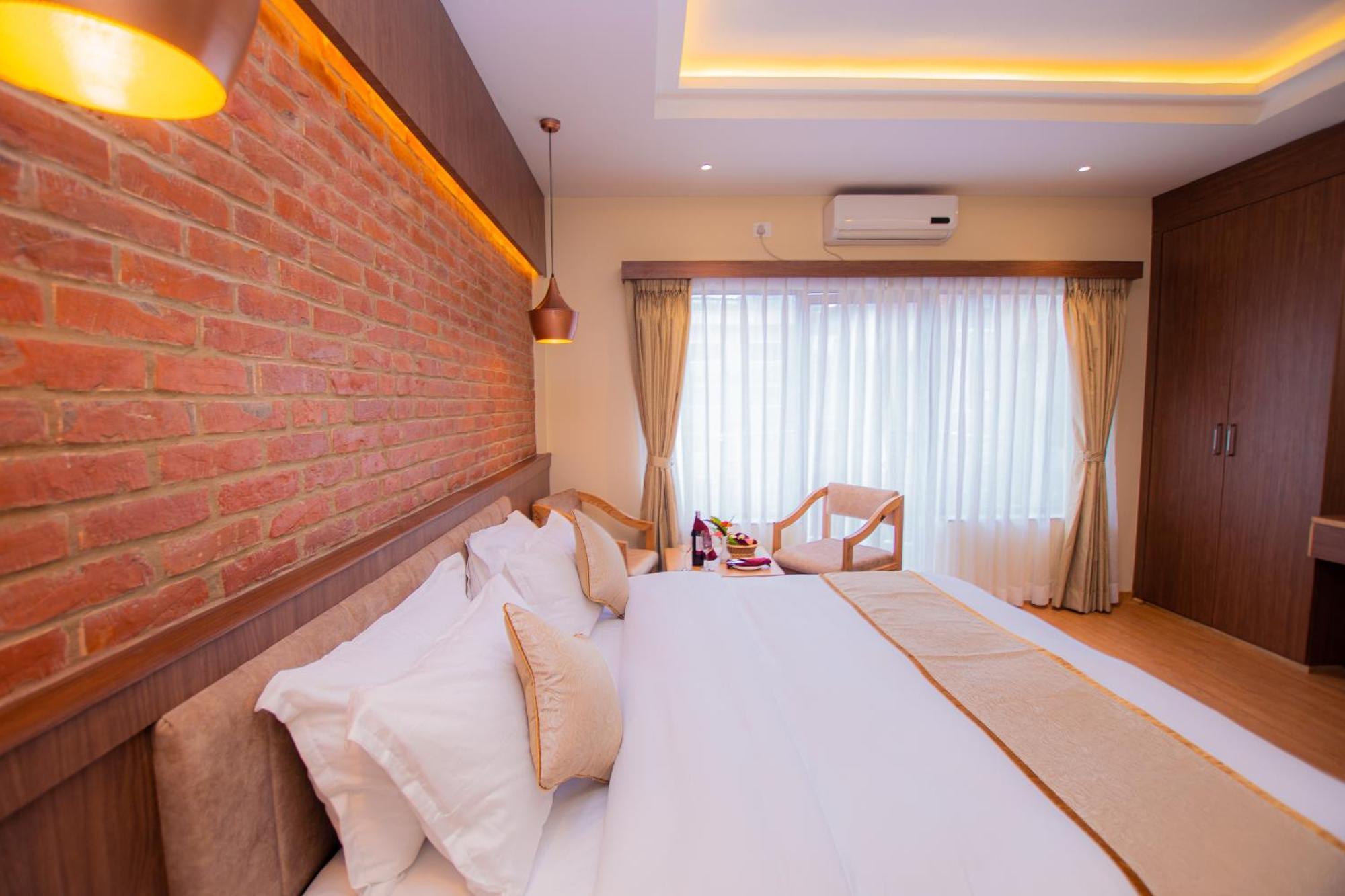 Temple Himalaya Hotel & Spa Pokhara Exterior photo