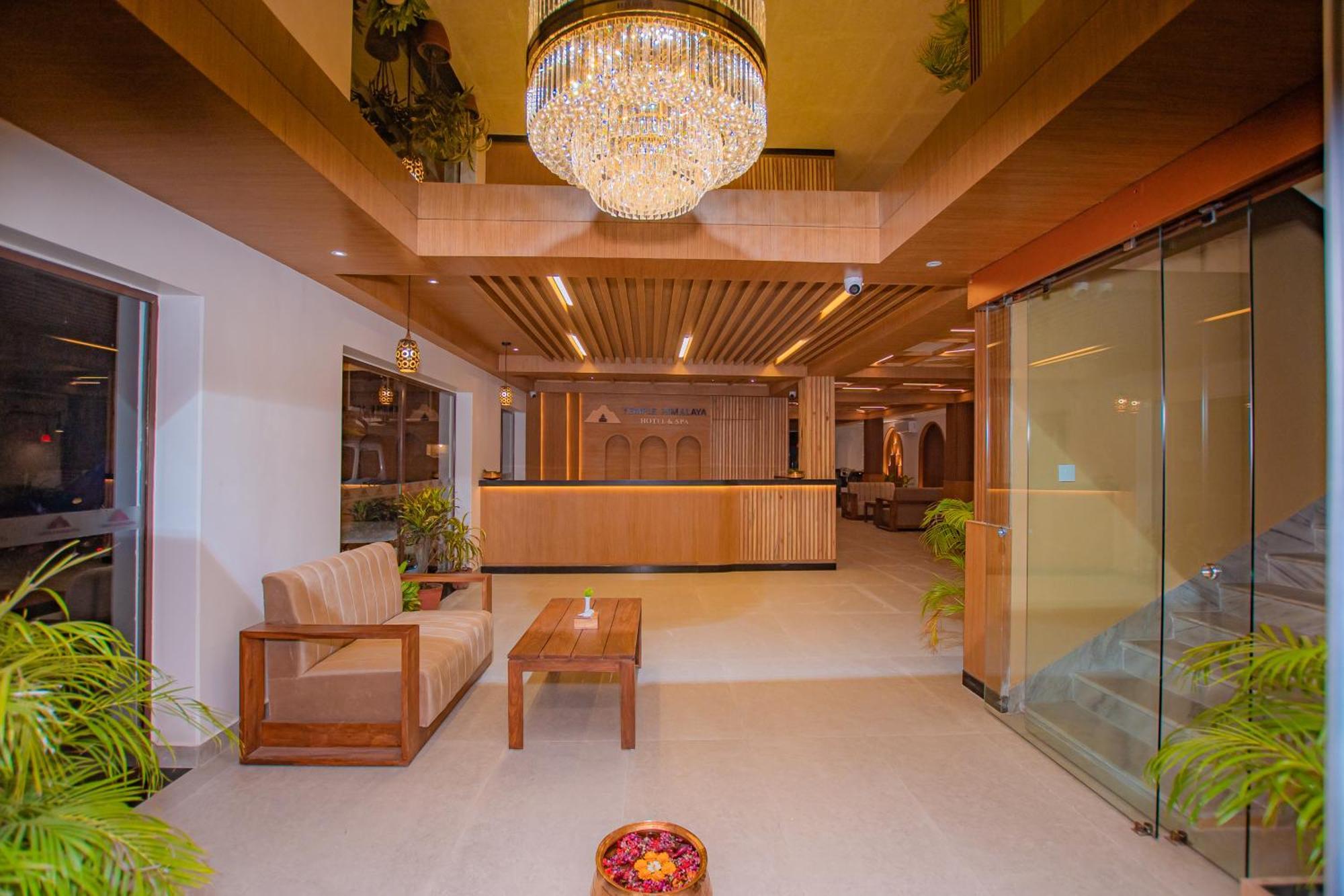 Temple Himalaya Hotel & Spa Pokhara Exterior photo