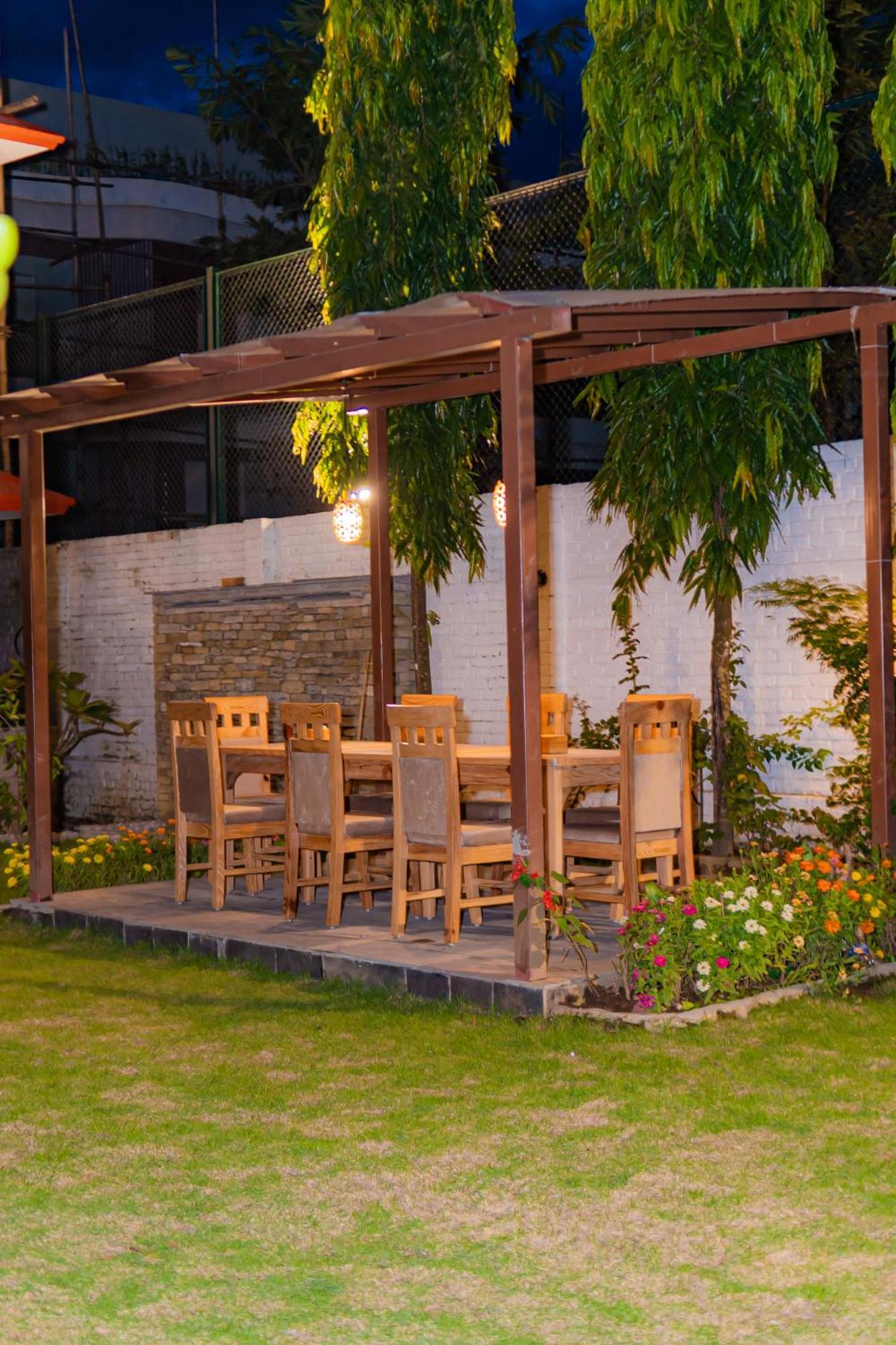 Temple Himalaya Hotel & Spa Pokhara Exterior photo