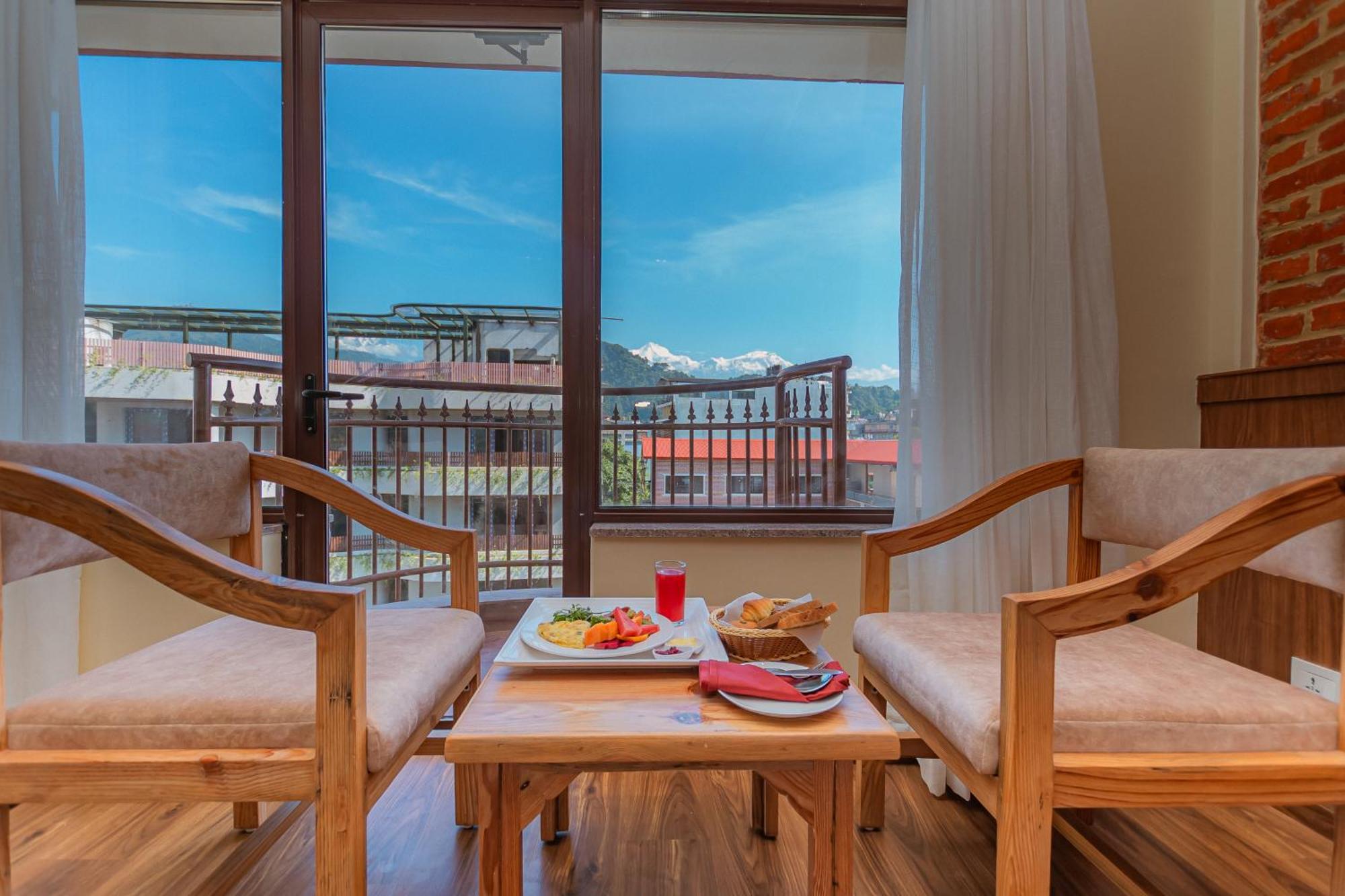 Temple Himalaya Hotel & Spa Pokhara Exterior photo