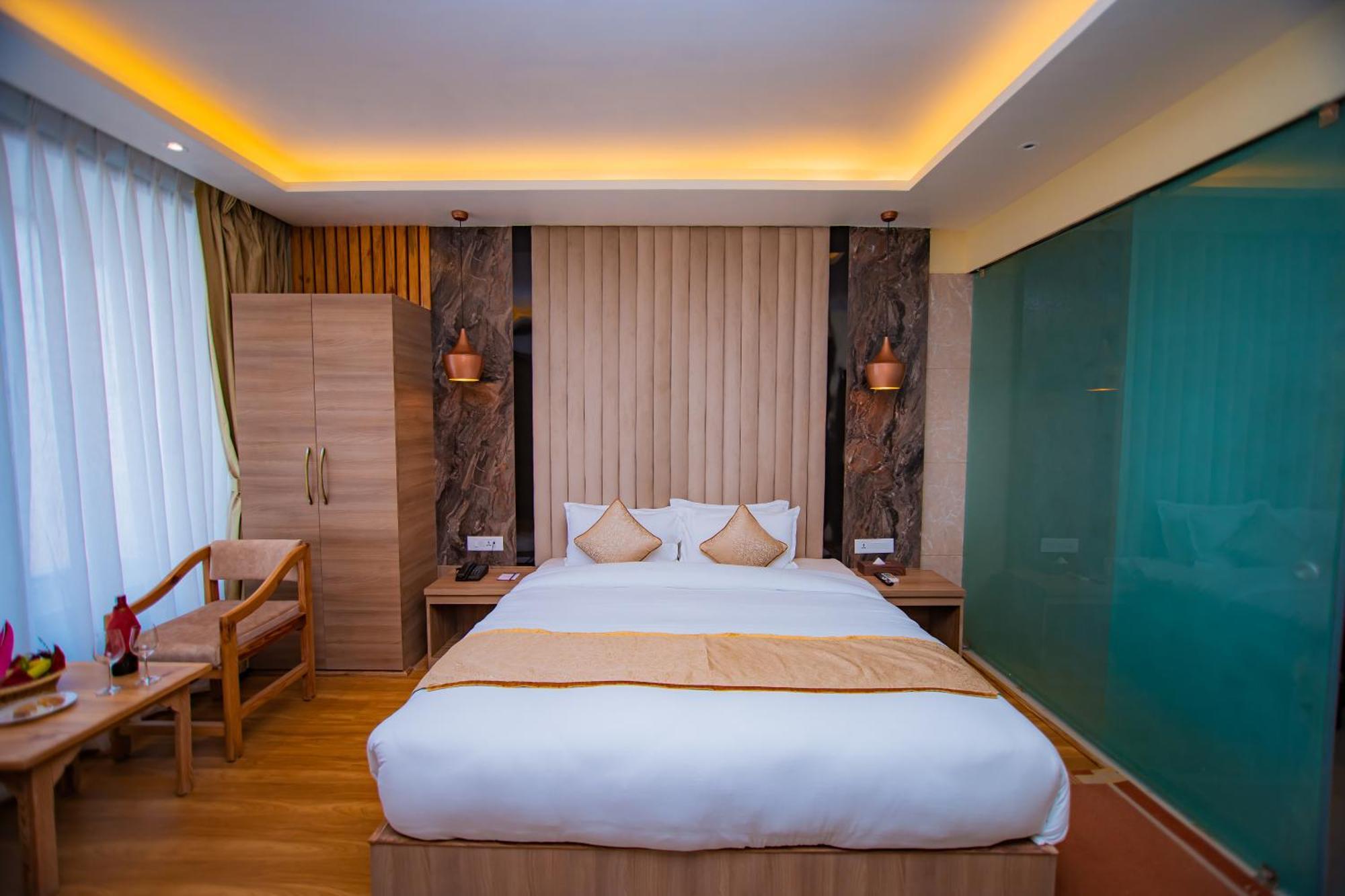 Temple Himalaya Hotel & Spa Pokhara Exterior photo
