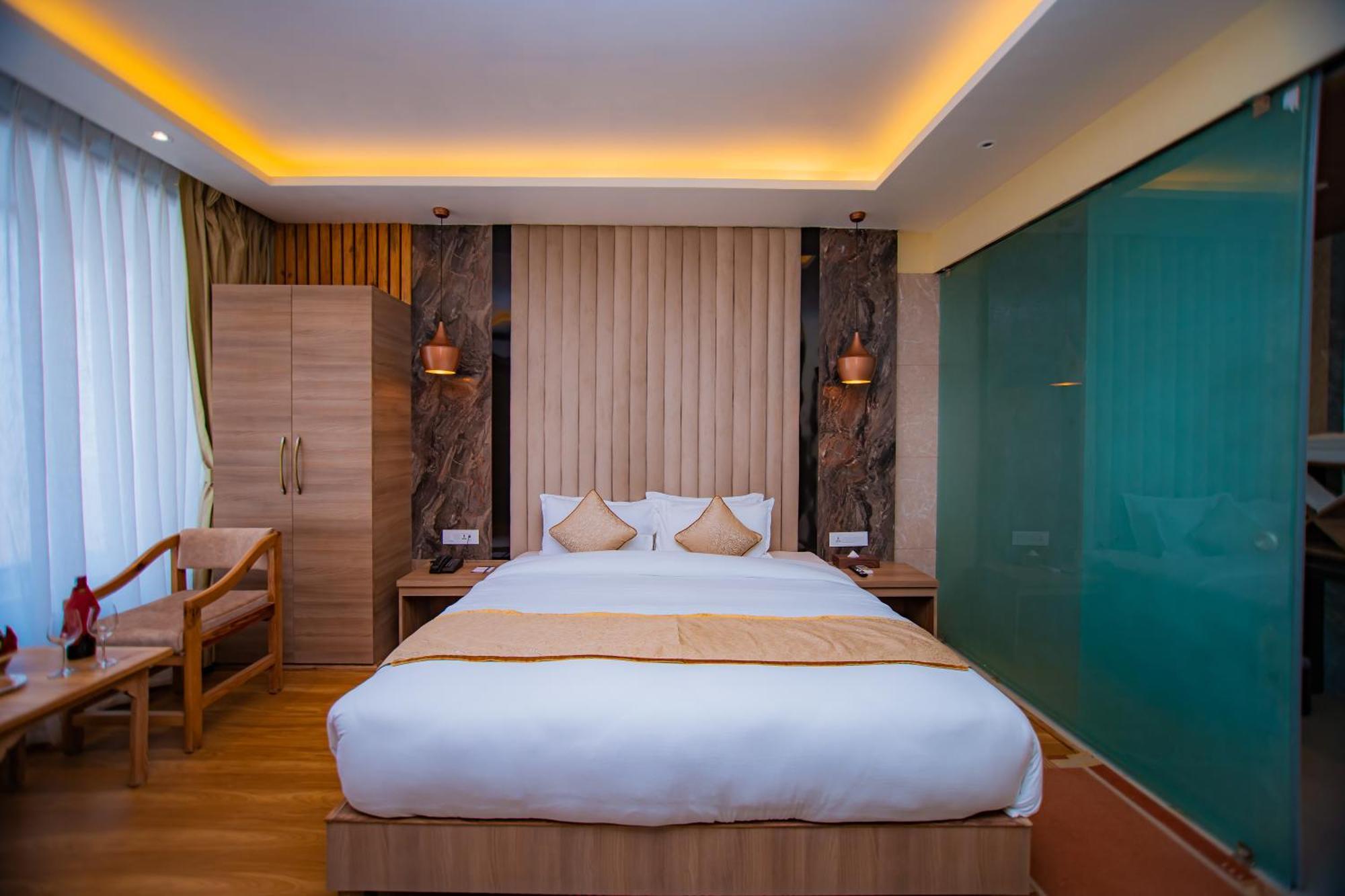 Temple Himalaya Hotel & Spa Pokhara Exterior photo