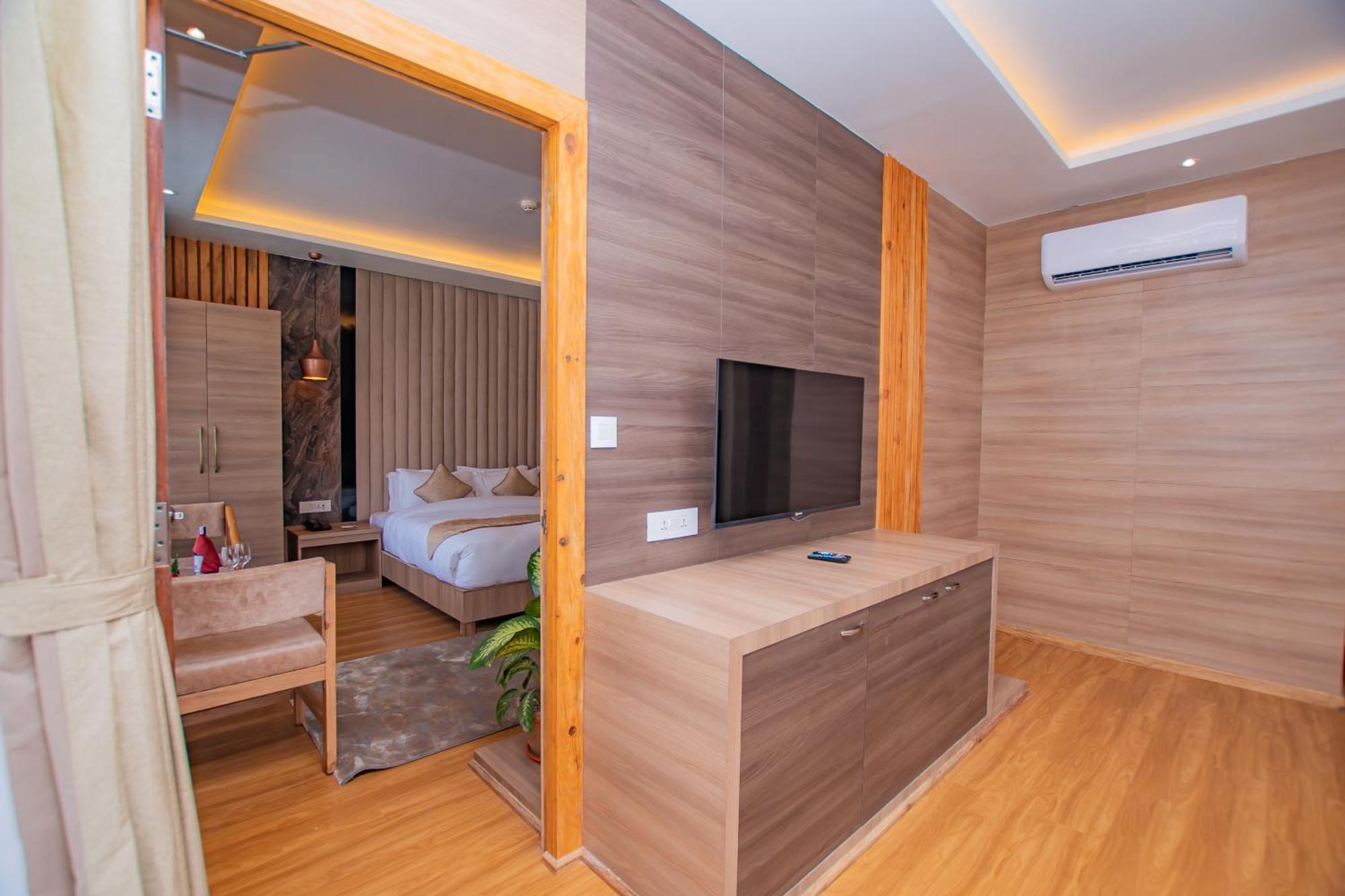 Temple Himalaya Hotel & Spa Pokhara Exterior photo