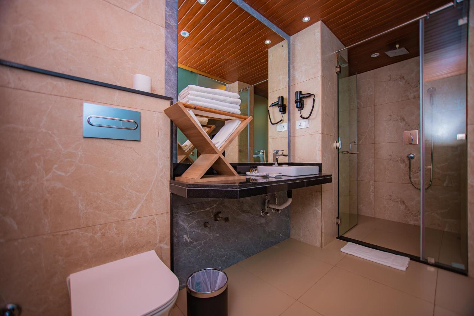 Temple Himalaya Hotel & Spa Pokhara Exterior photo
