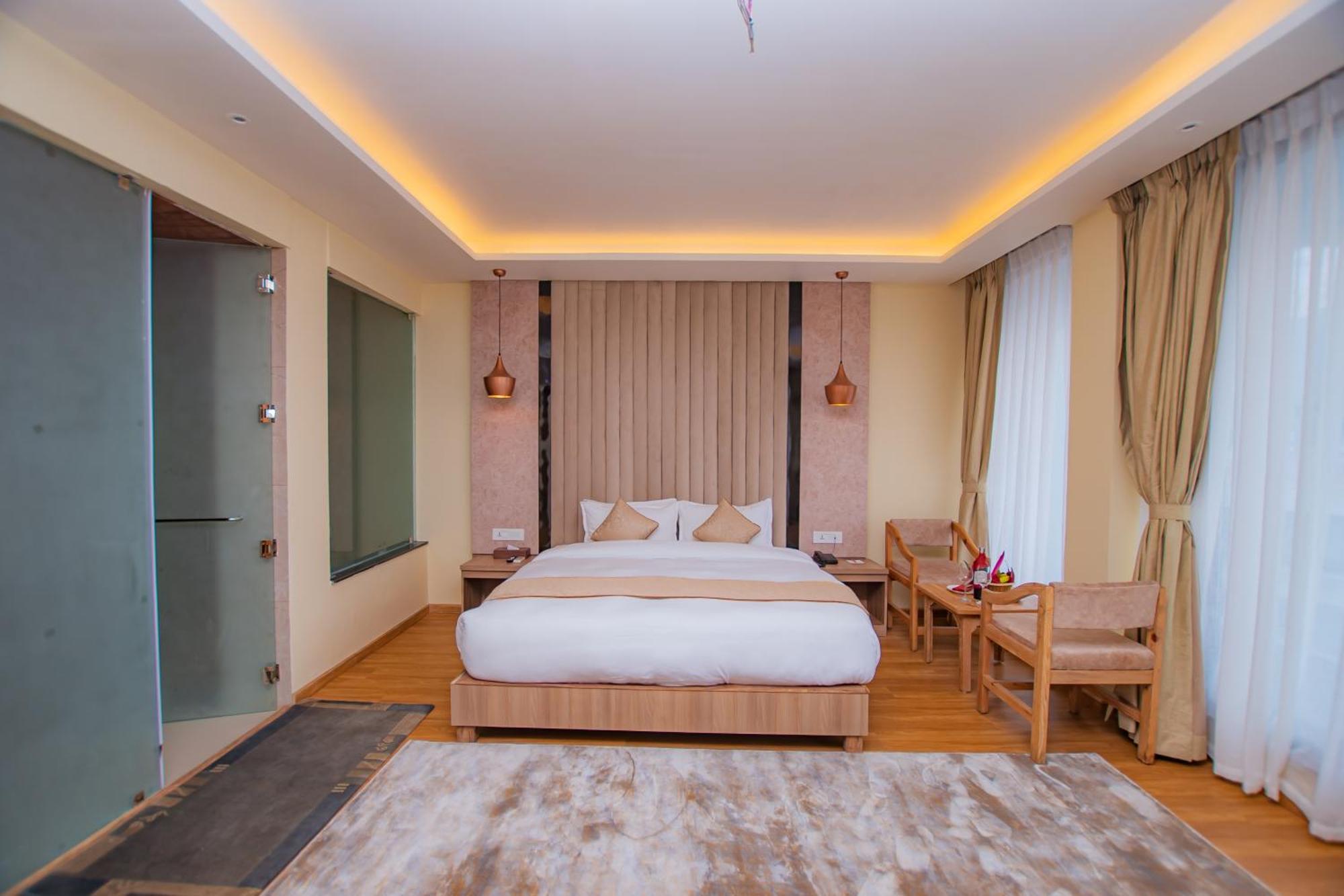 Temple Himalaya Hotel & Spa Pokhara Exterior photo