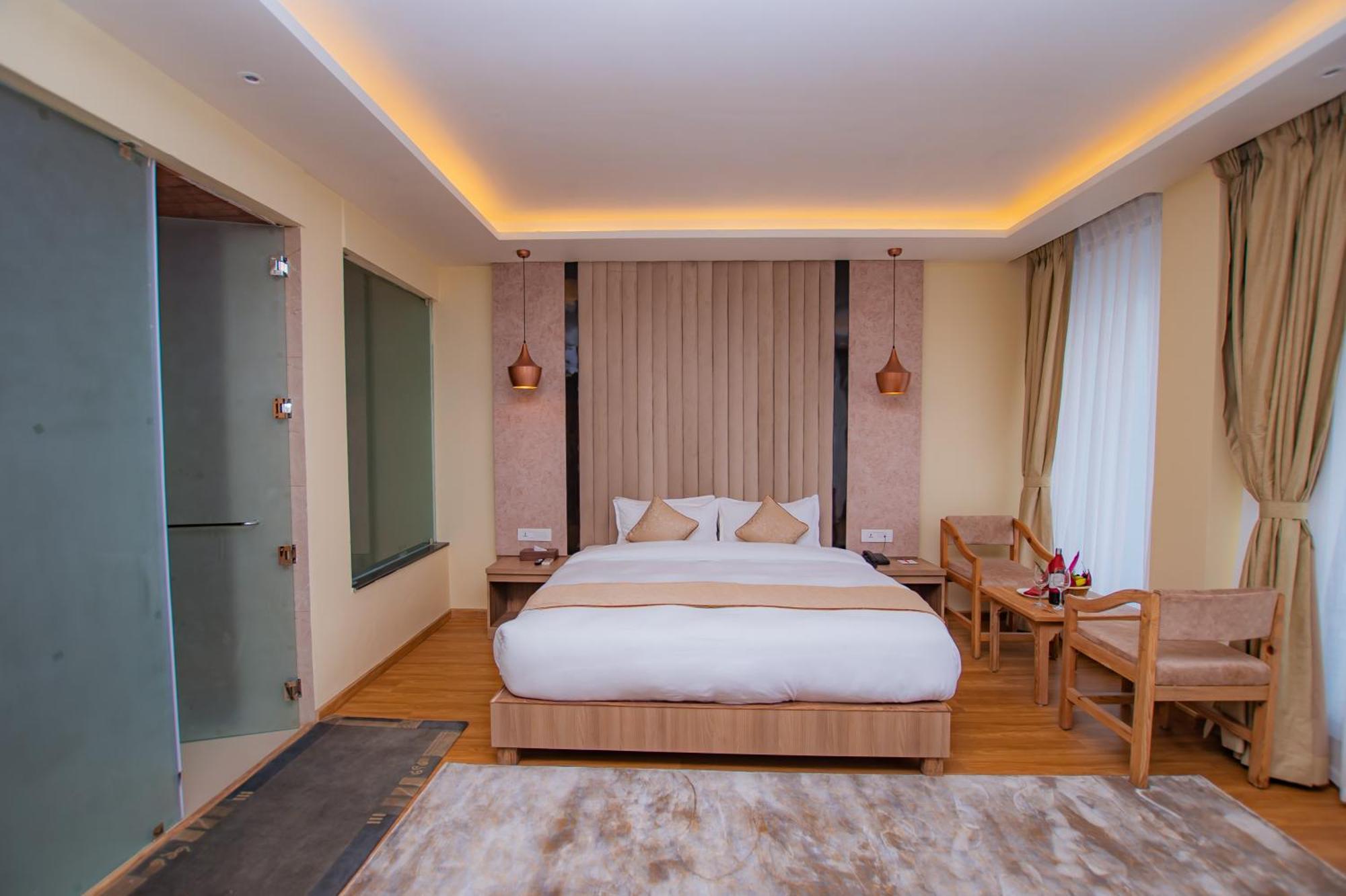 Temple Himalaya Hotel & Spa Pokhara Exterior photo