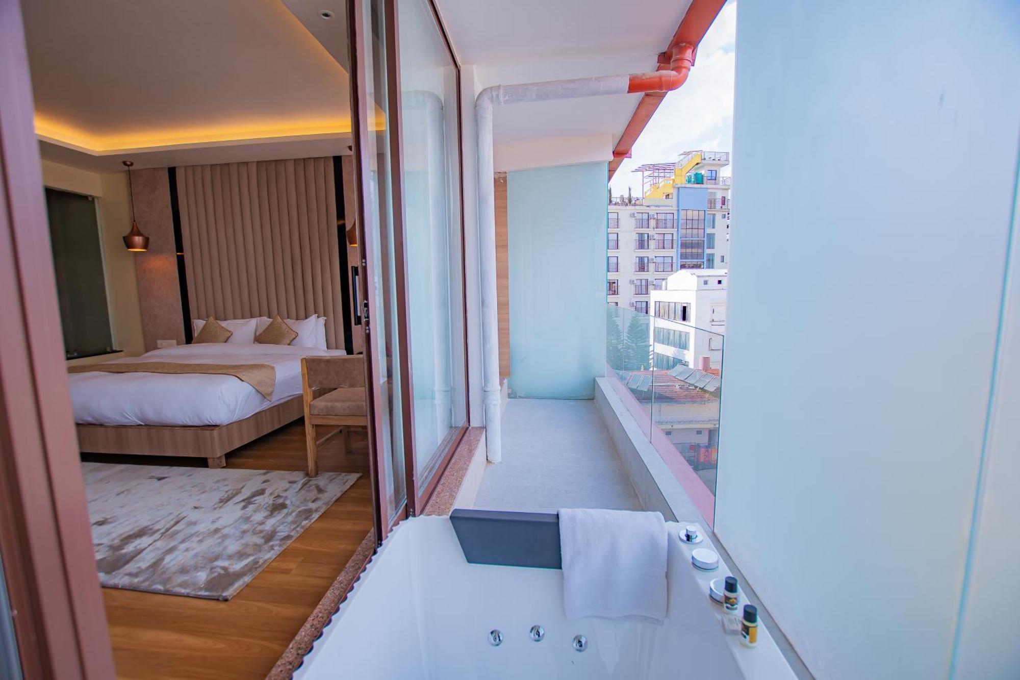 Temple Himalaya Hotel & Spa Pokhara Exterior photo